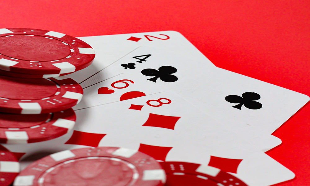 How do draw pool contributions work in online lottery participation?